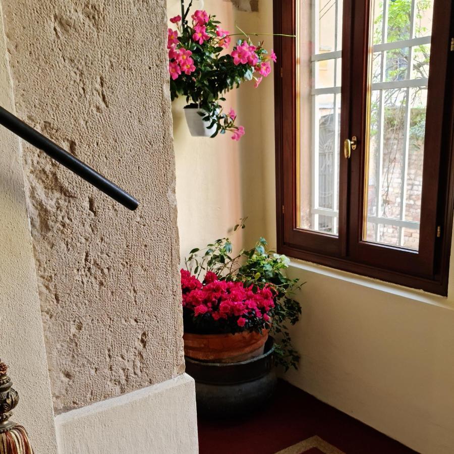 Friendly Venice Suites Exterior photo